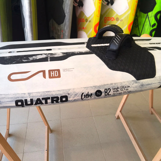 Quatro Cube Pro 2023 82L - Vista tail con pad y footstrap MFC