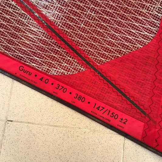 Goya Guru XPro 4.0 2019 - detalle ventana panorámica y Goya Windsurfing