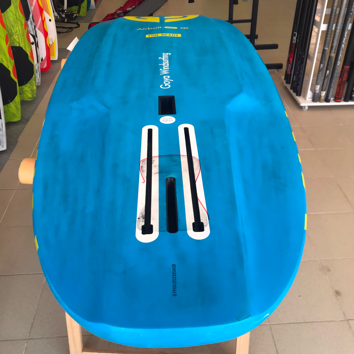 Goya Airbolt Carbon 2023 135L - Vista deck con footstraps MFC