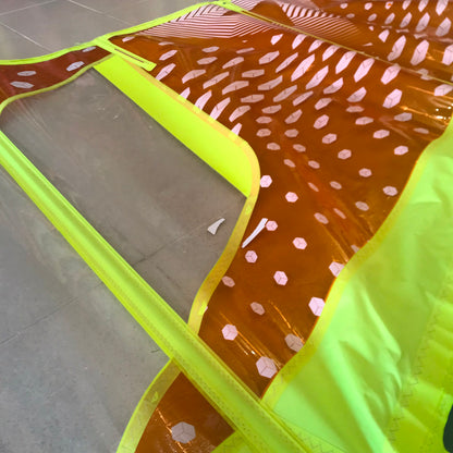 Gaastra Pure 4.8 2019 - detalle ventana con arrugas y rayaduras